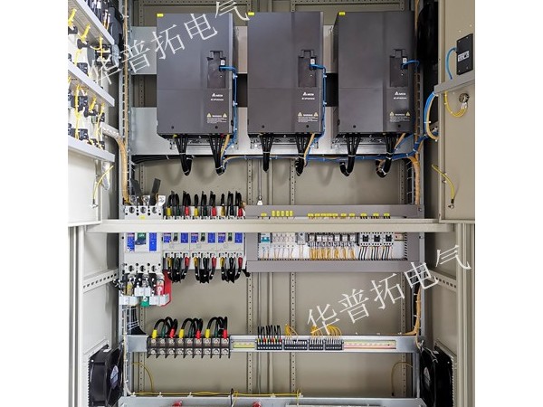華普拓生產(chǎn)的循環(huán)水泵變頻控制柜